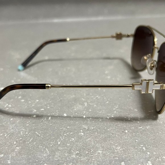 Wome's Tiffany and Co Sunglasses Made in Italy - Picture 2 of 3